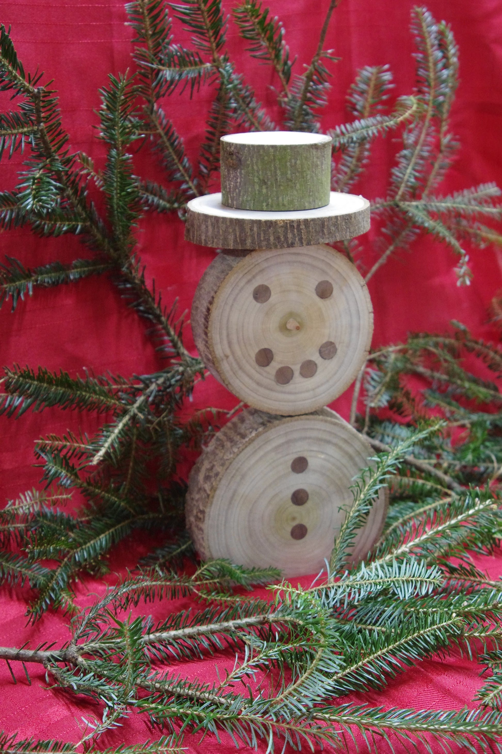 Handcrafted Wood-Slice Snowman – Walnut & Cherry Details | Rustic Holiday Décor | Seasonal Home Accent