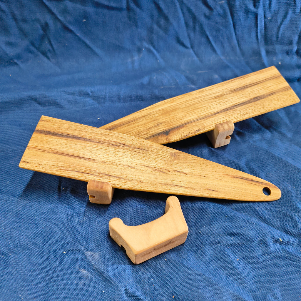 Maple Wood Lid Lifter – Multi-Purpose Pot Lid Holder & Steam Release Tool | Utensil Rest | Natural Finish | Kitchen Tool